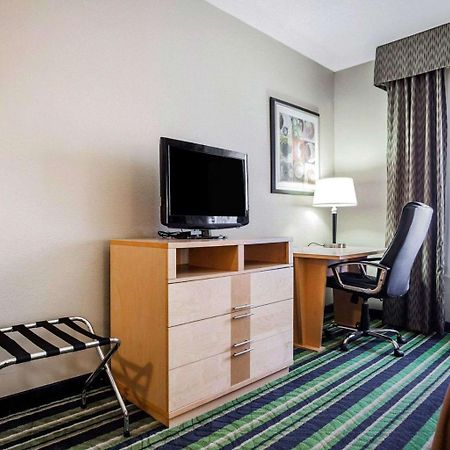 Comfort Inn Kansas City / Airport Bagian luar foto