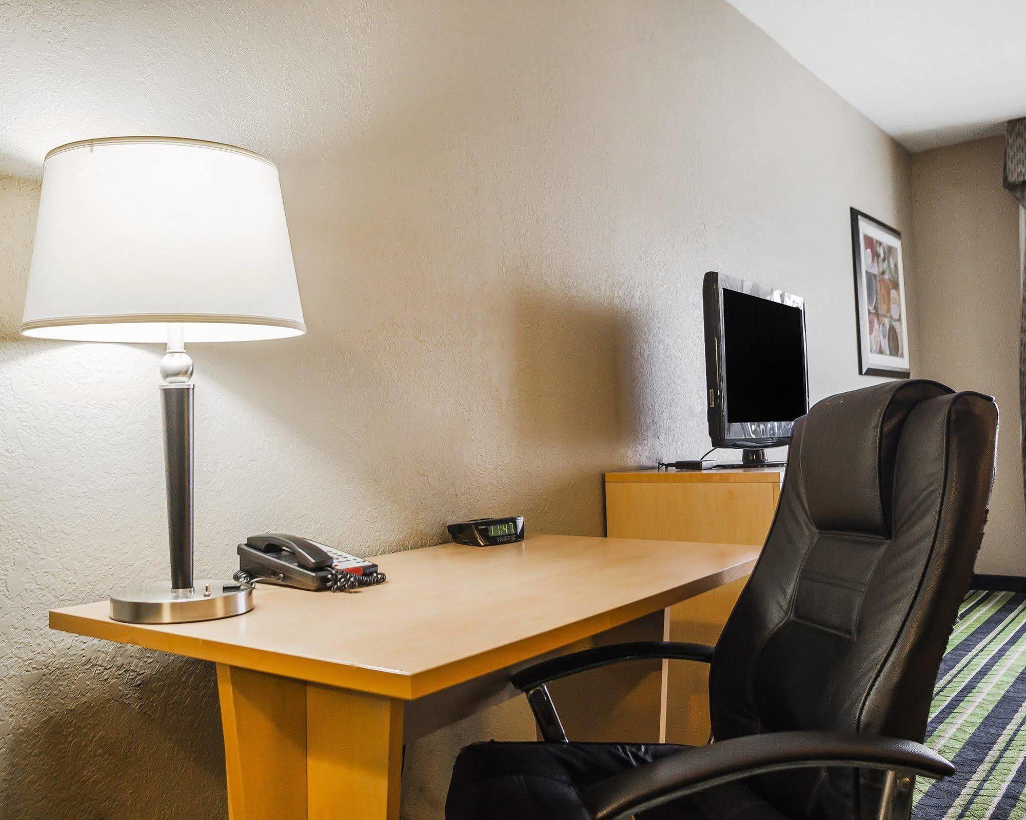 Comfort Inn Kansas City / Airport Bagian luar foto