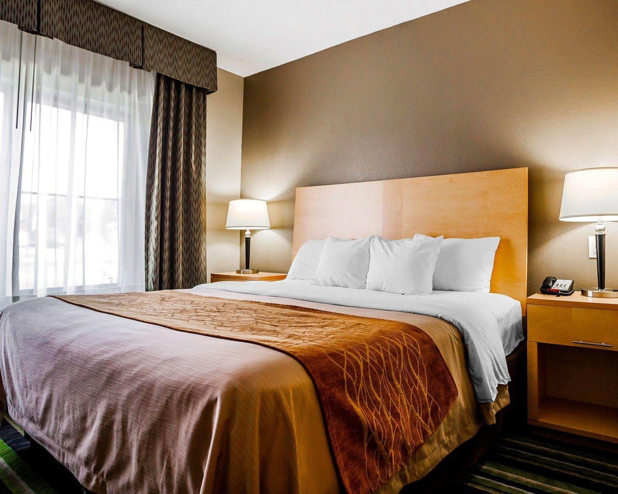 Comfort Inn Kansas City / Airport Bagian luar foto