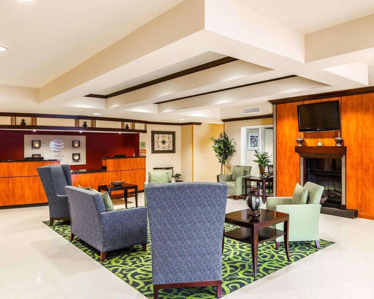 Comfort Inn Kansas City / Airport Bagian luar foto