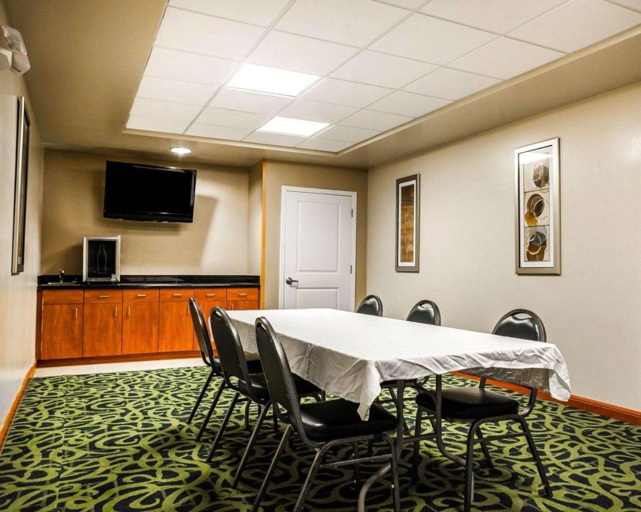 Comfort Inn Kansas City / Airport Bagian luar foto