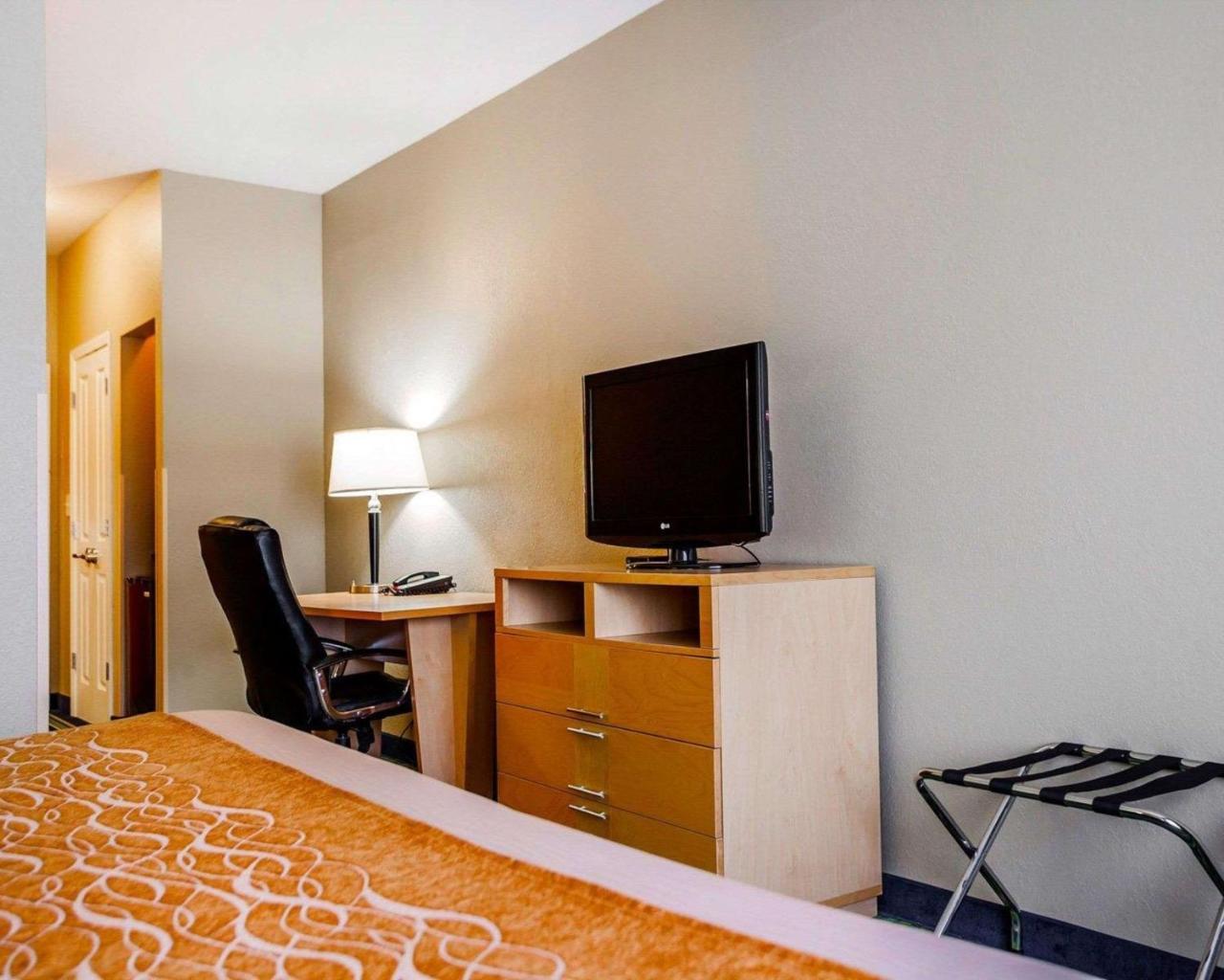 Comfort Inn Kansas City / Airport Bagian luar foto