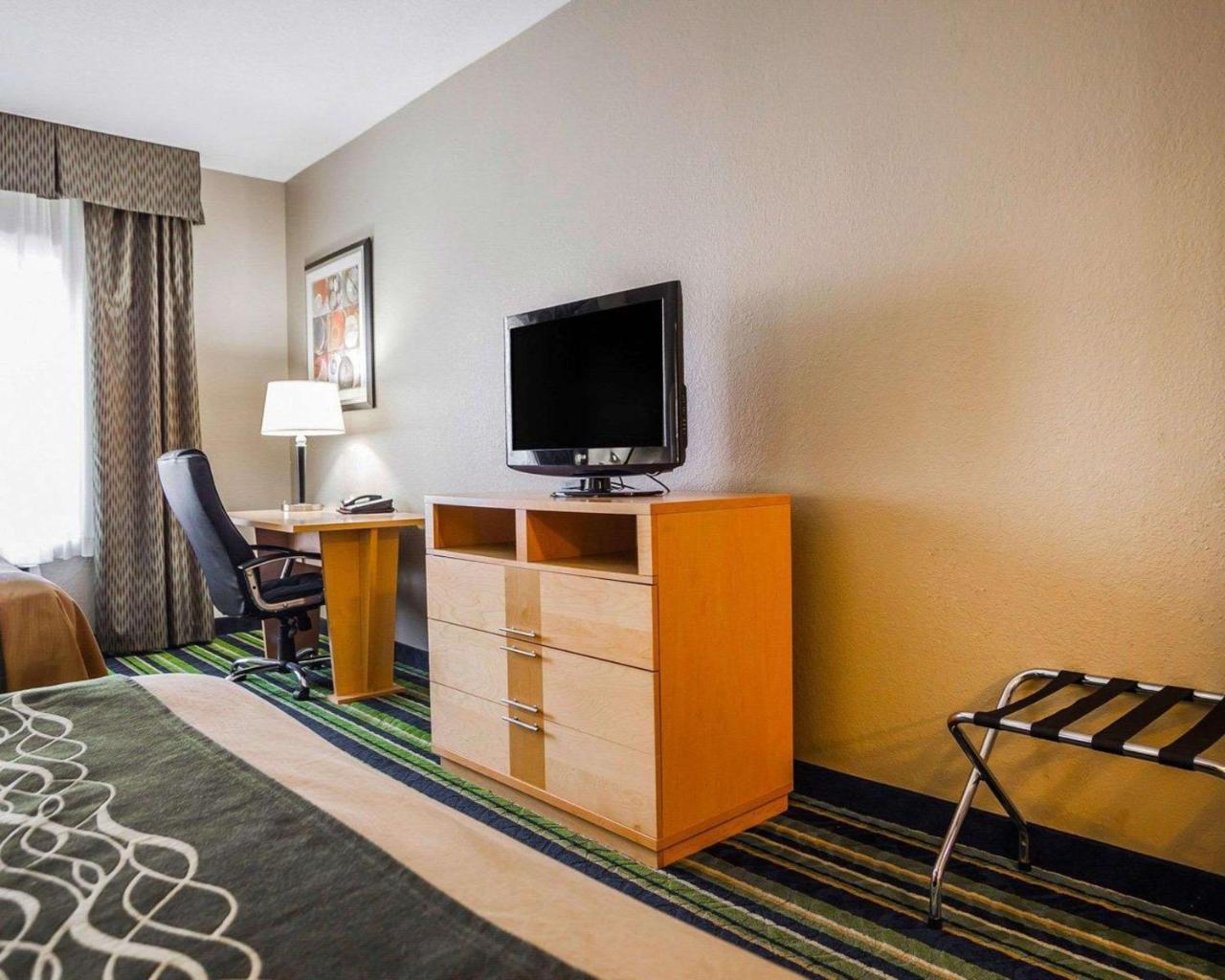 Comfort Inn Kansas City / Airport Bagian luar foto