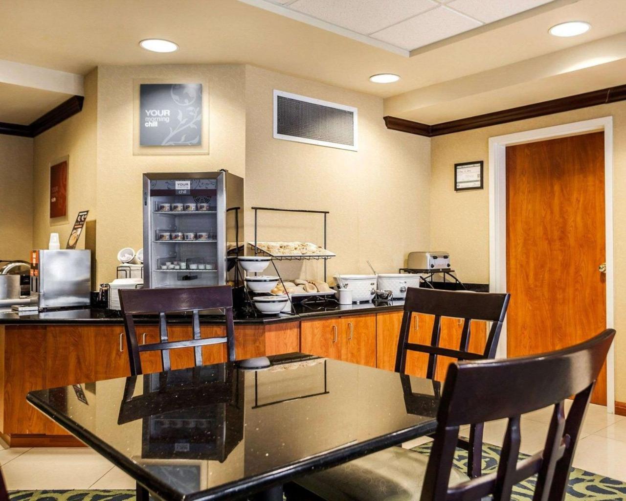 Comfort Inn Kansas City / Airport Bagian luar foto