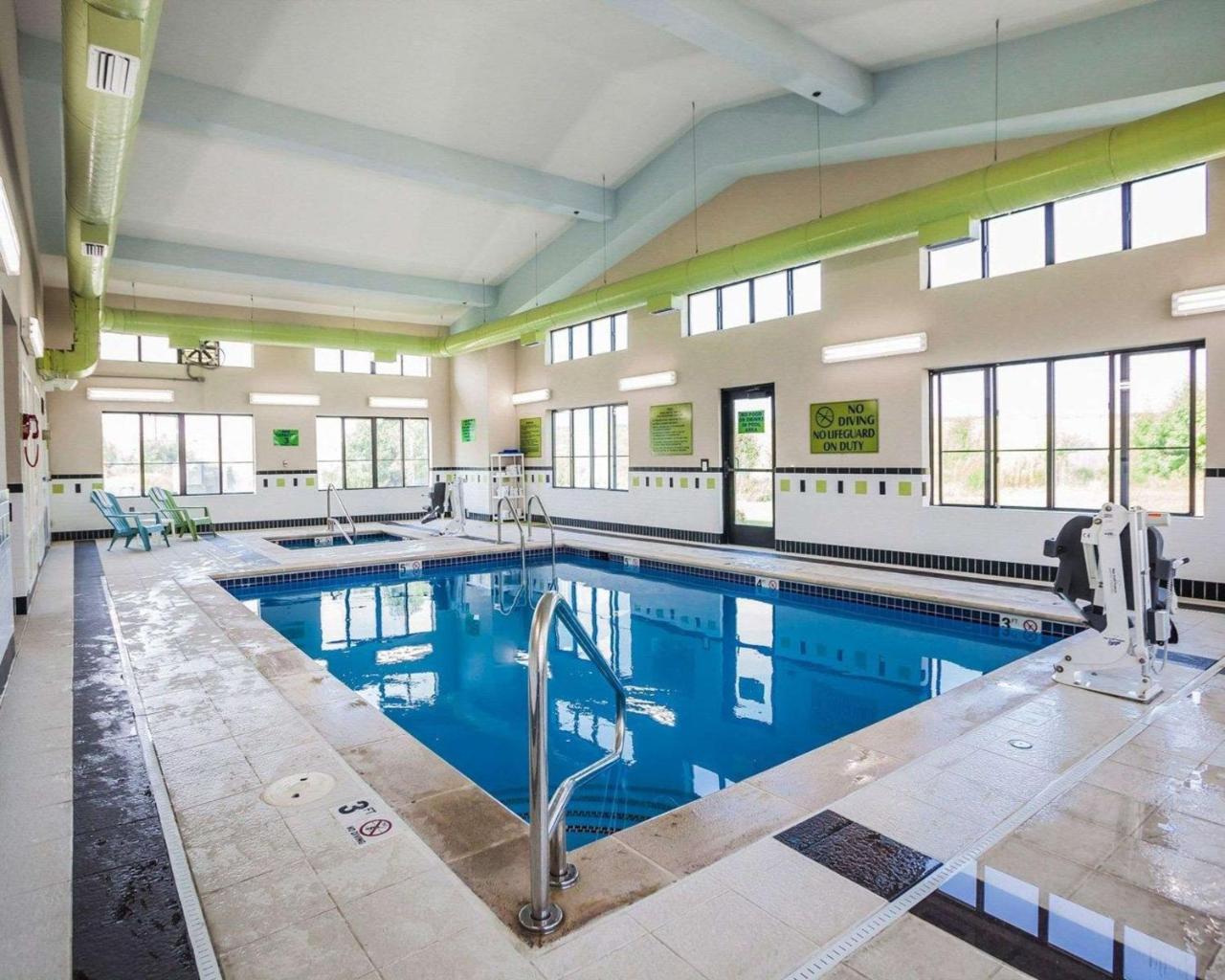 Comfort Inn Kansas City / Airport Bagian luar foto