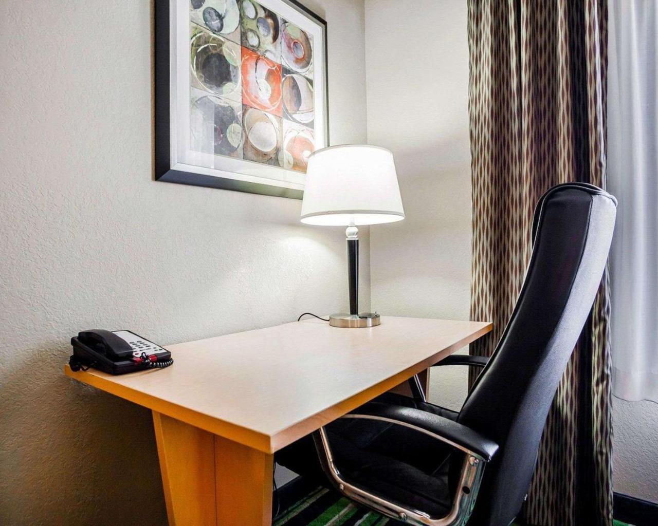 Comfort Inn Kansas City / Airport Bagian luar foto