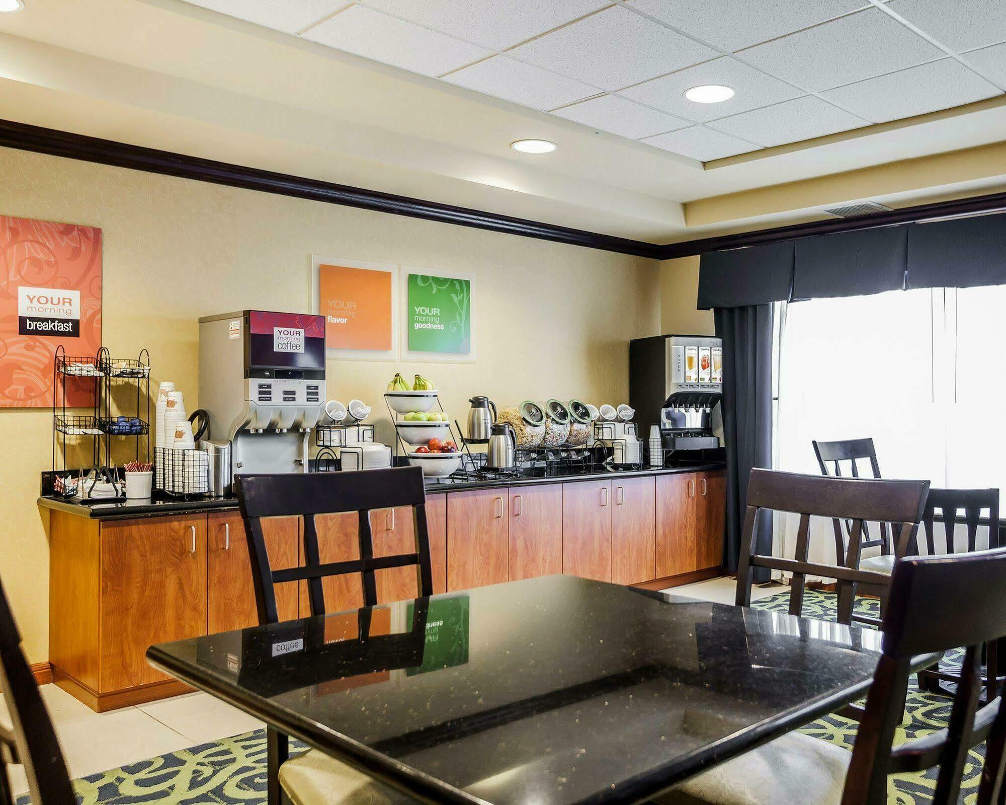 Comfort Inn Kansas City / Airport Bagian luar foto