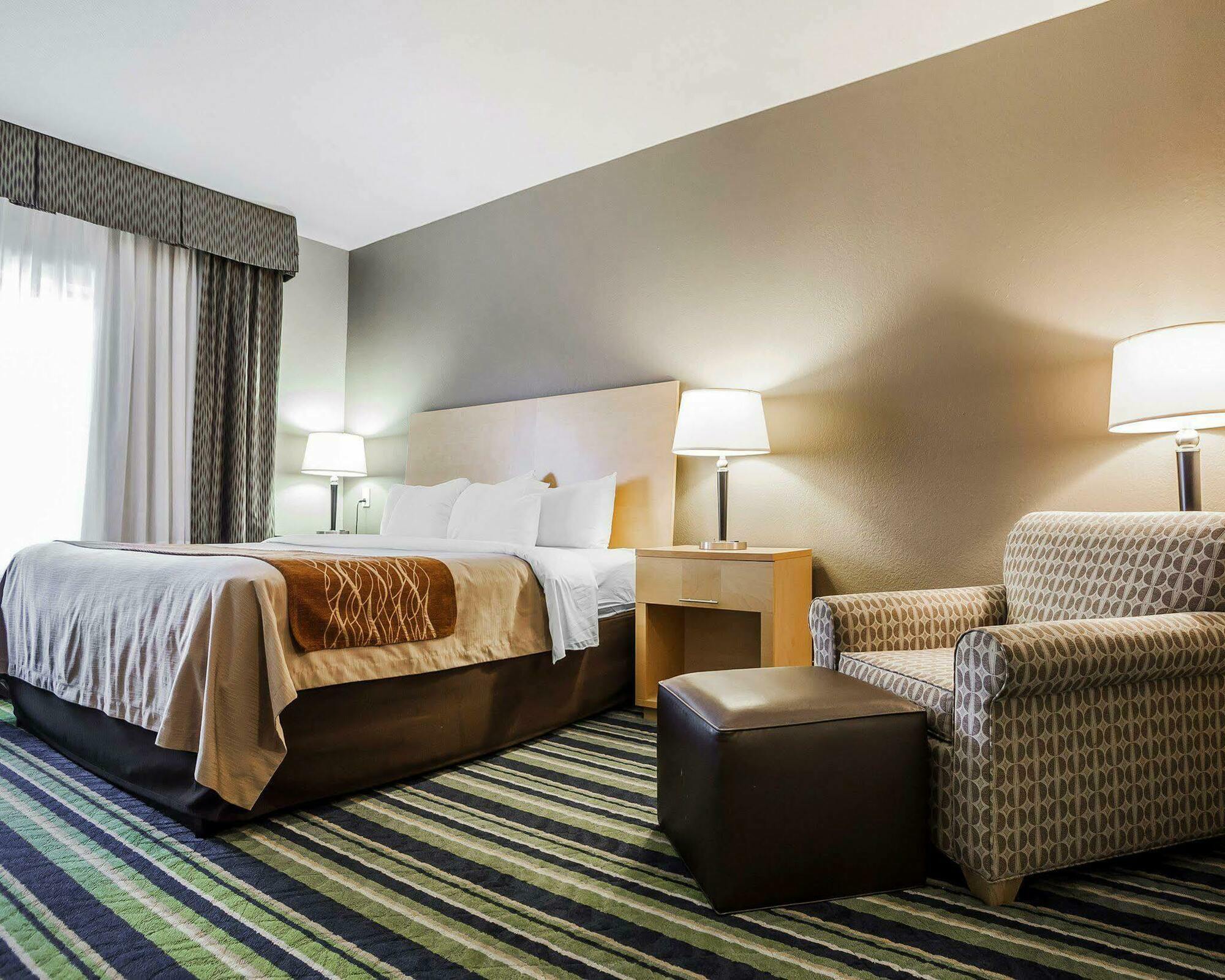 Comfort Inn Kansas City / Airport Bagian luar foto