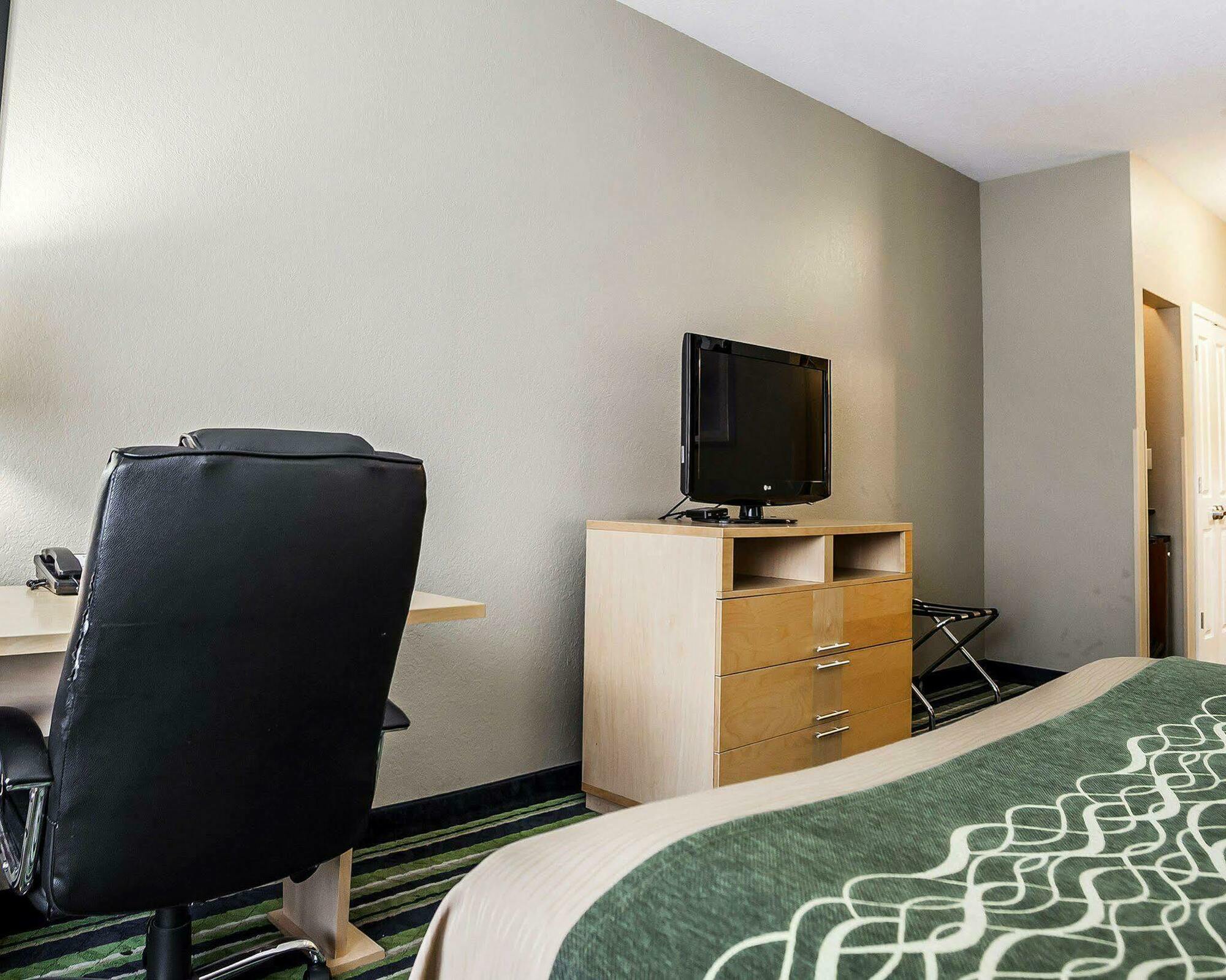 Comfort Inn Kansas City / Airport Bagian luar foto