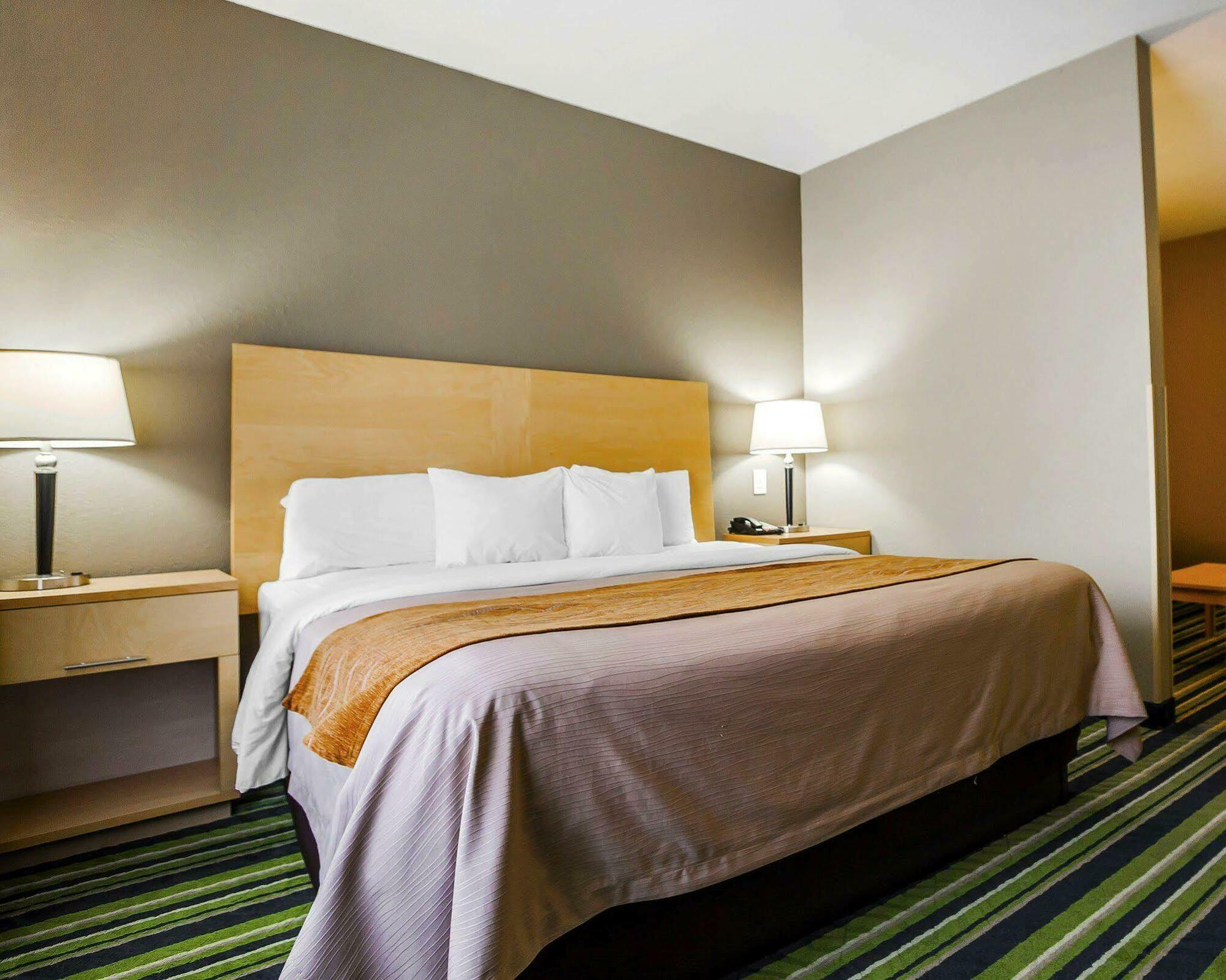 Comfort Inn Kansas City / Airport Bagian luar foto