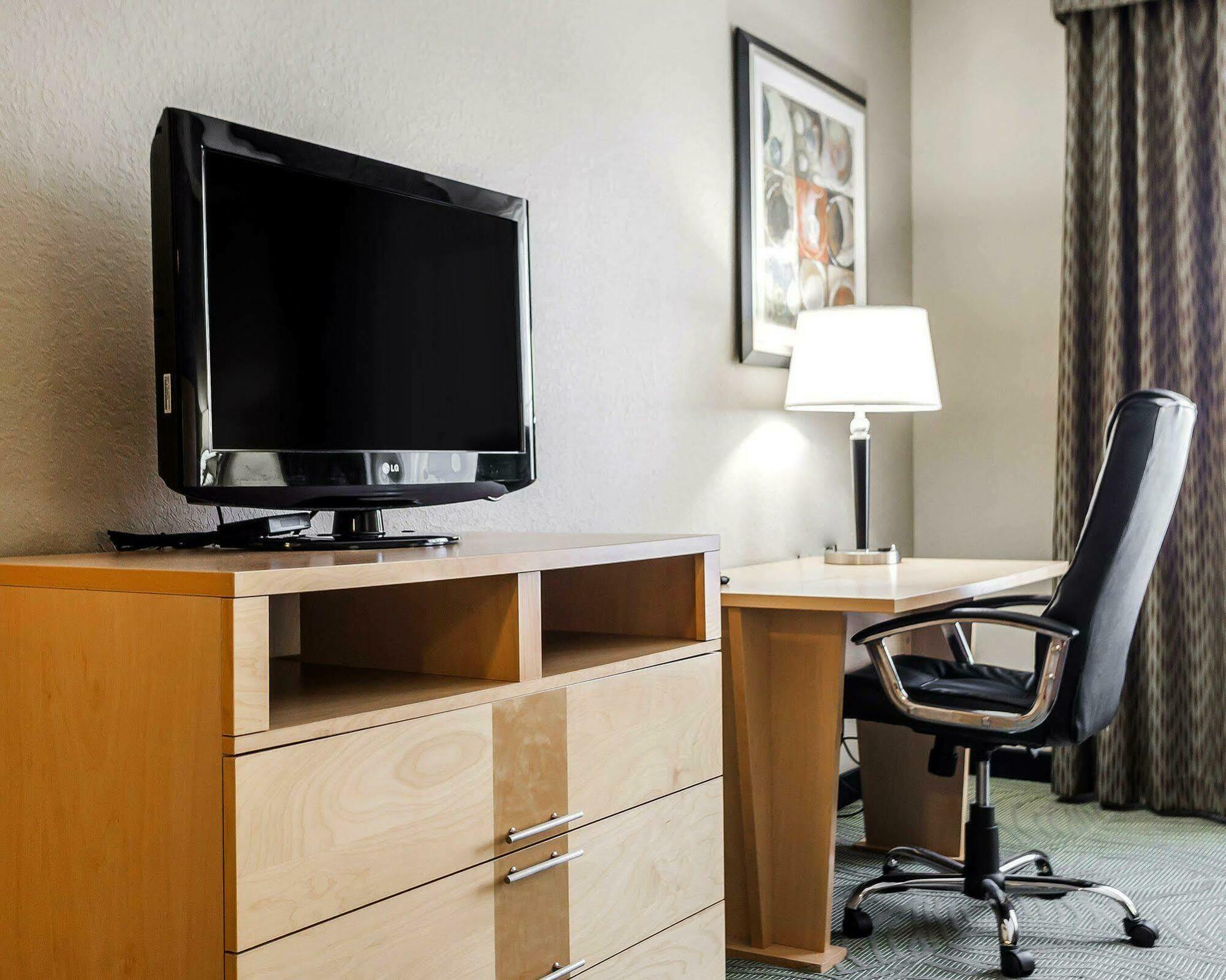 Comfort Inn Kansas City / Airport Bagian luar foto