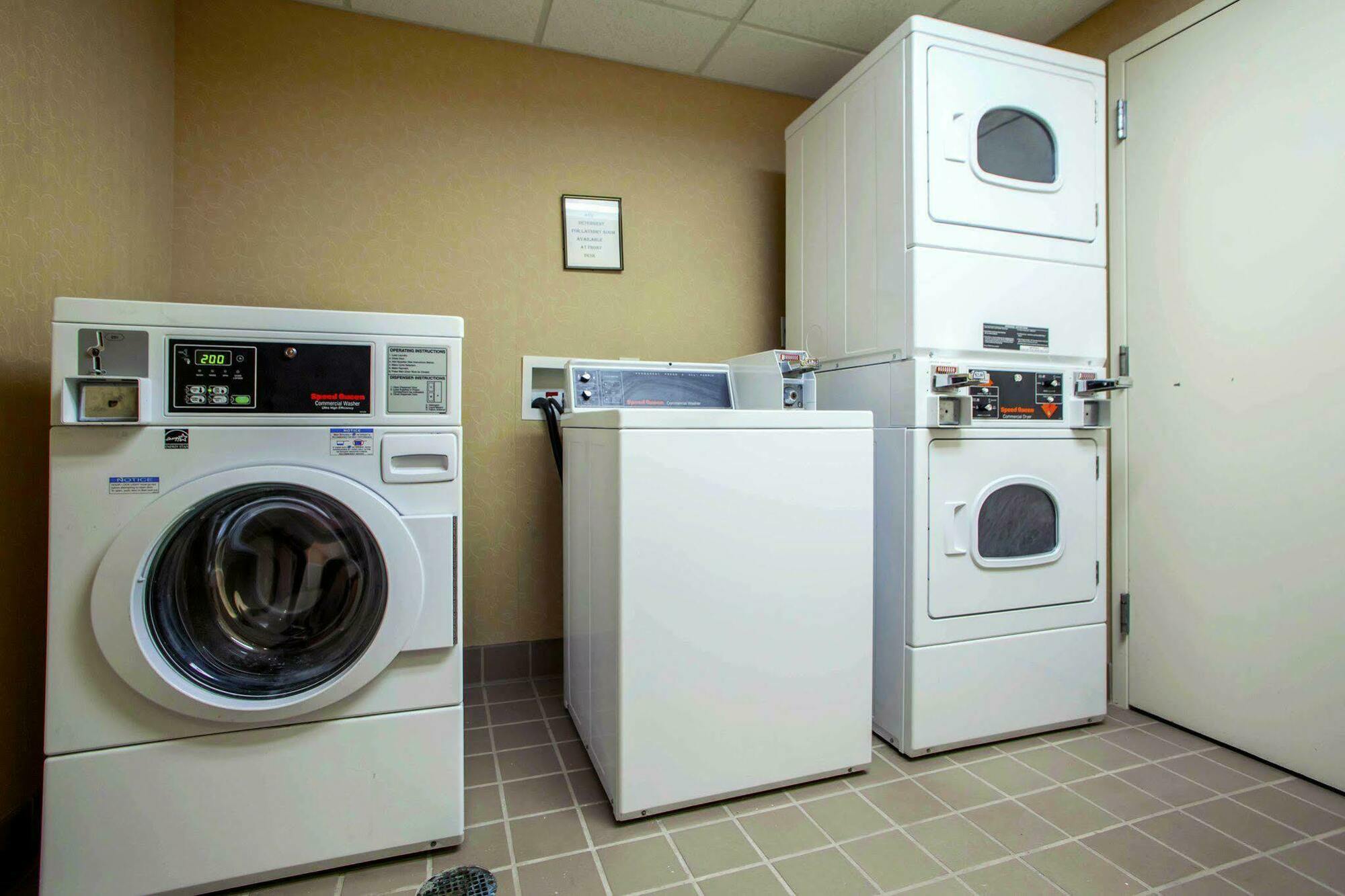 Comfort Inn Kansas City / Airport Bagian luar foto